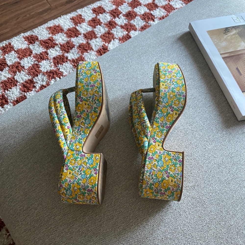 Thong Platform Heels | Jeffrey Campbell - Picture 4 of 5